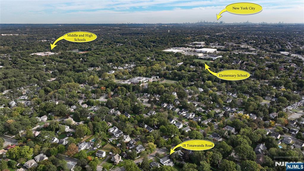 18 Tonawanda Road Glen Rock, NJ 07452 - Photo 34 of 37 a aerial view of a swimming pool