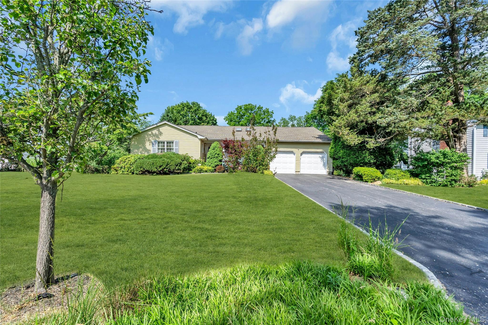 34 Aberdeen Road Smithtown, NY 11787 - Photo 1 of 38