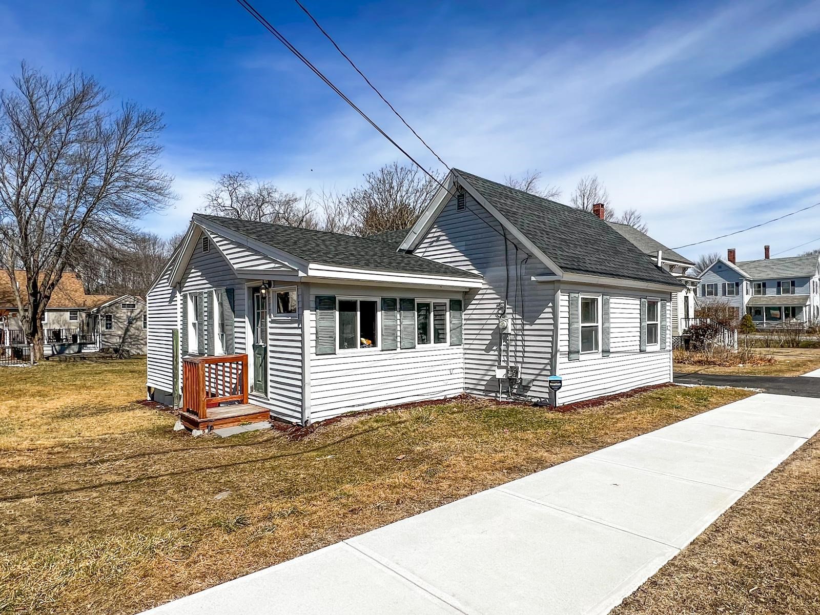 22 Cocheco Avenue Rochester, NH 03868 - Photo 7 of 34 Gallery Image 7