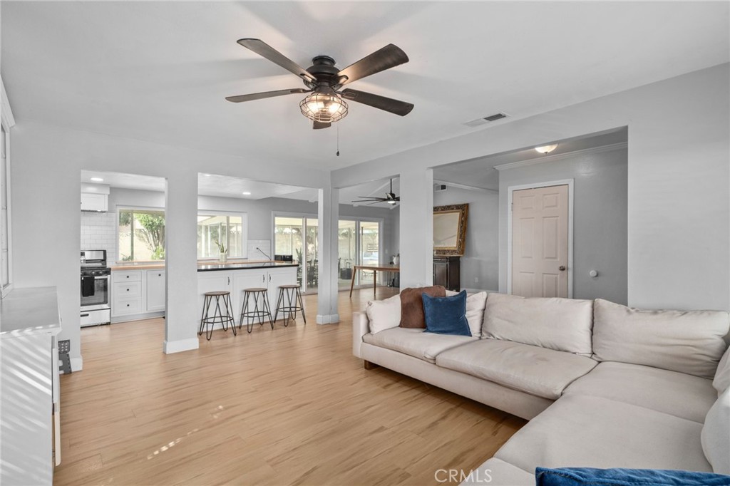 2258 North Arrowhead Avenue Rialto, CA 92377 - Photo 4 of 26