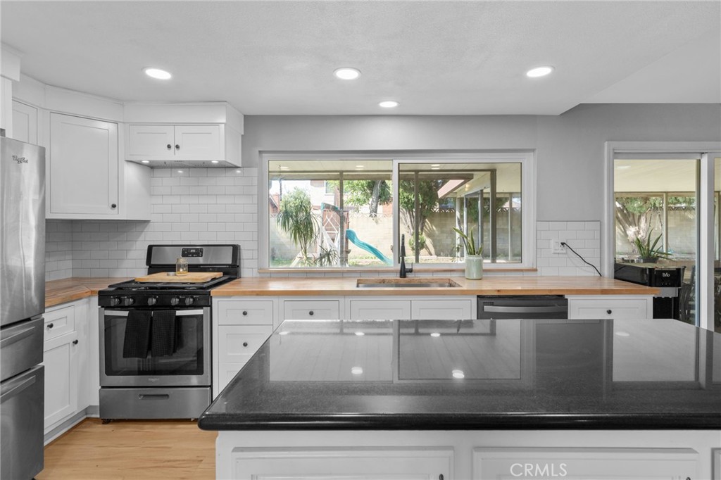 2258 North Arrowhead Avenue Rialto, CA 92377 - Photo 6 of 26