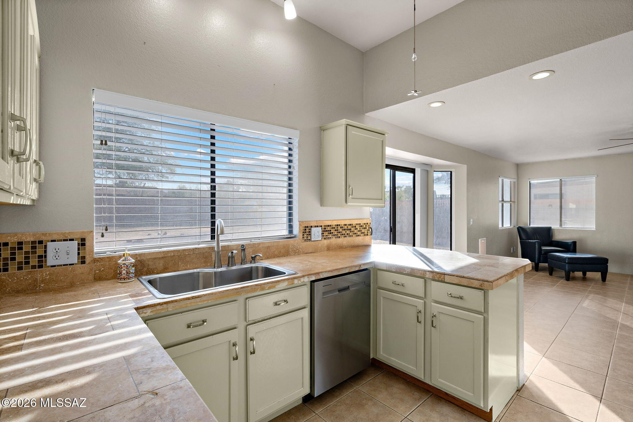 2663 West Fanbrook Road Tucson, AZ 85741 - Photo 18 of 36 Tile Counters