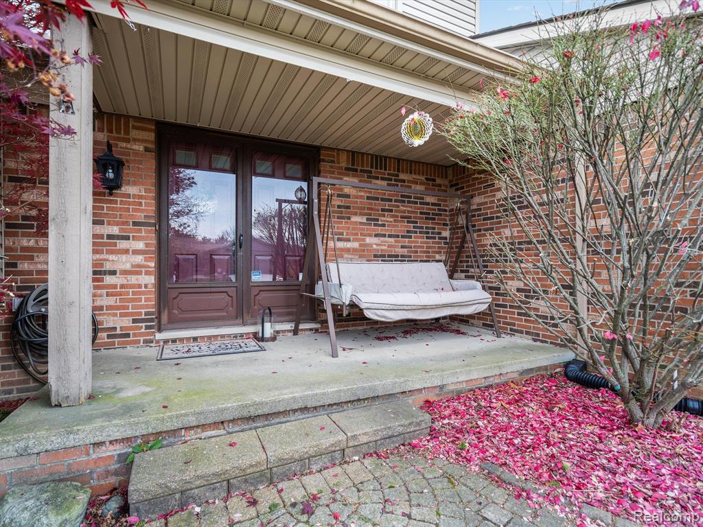 305 Torrent Court Rochester Hills, MI 48307 - Photo 5 of 36