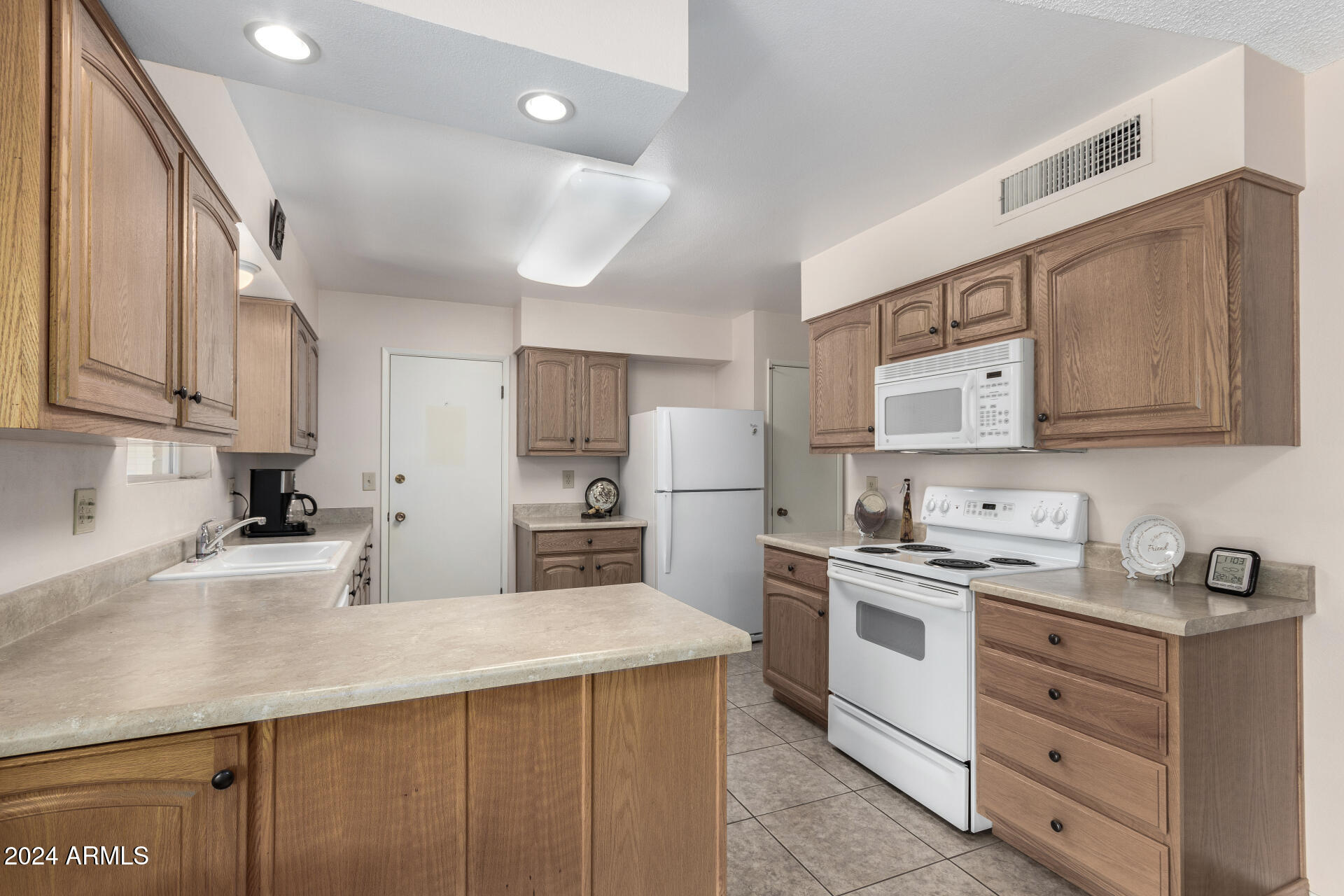 10819 West Hatcher Road Sun City, AZ 85351 - Photo 8 of 51 08 Kitchen