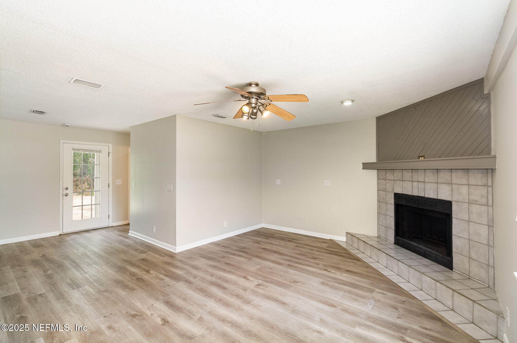 3127 Sandhurst Road East Jacksonville, FL 32277 - Photo 3 of 24 004_3127sandhurstrd_7-edit