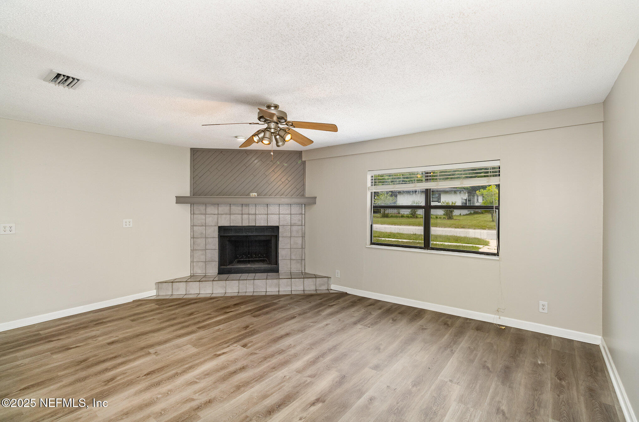 3127 Sandhurst Road East Jacksonville, FL 32277 - Photo 4 of 24 005_3127sandhurstrd_5-edit