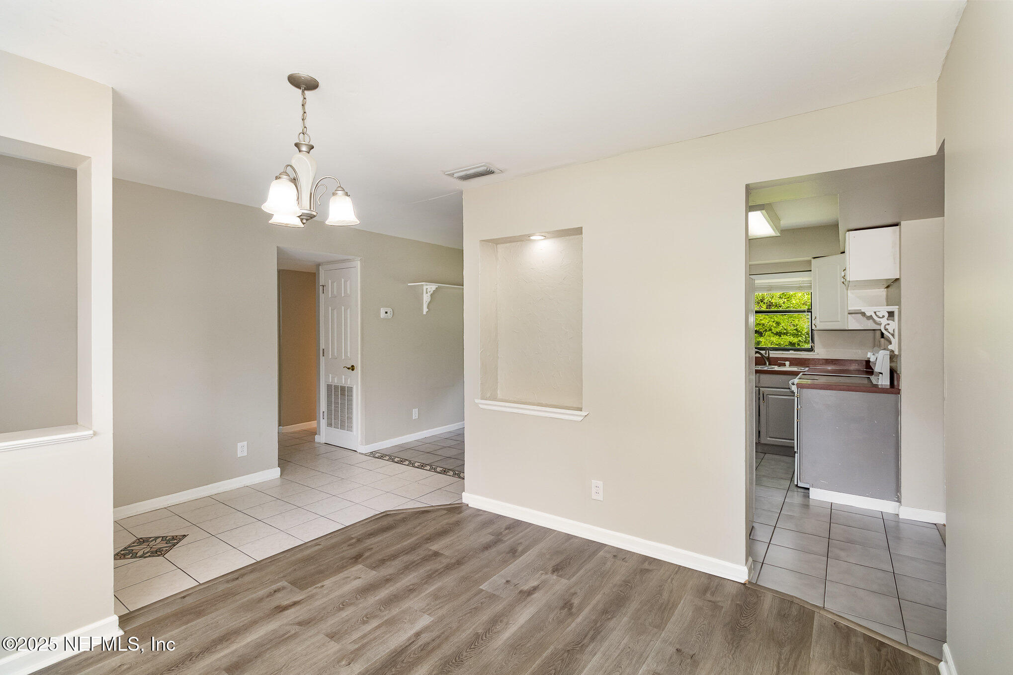 3127 Sandhurst Road East Jacksonville, FL 32277 - Photo 7 of 24 008_3127sandhurstrd_42-edit