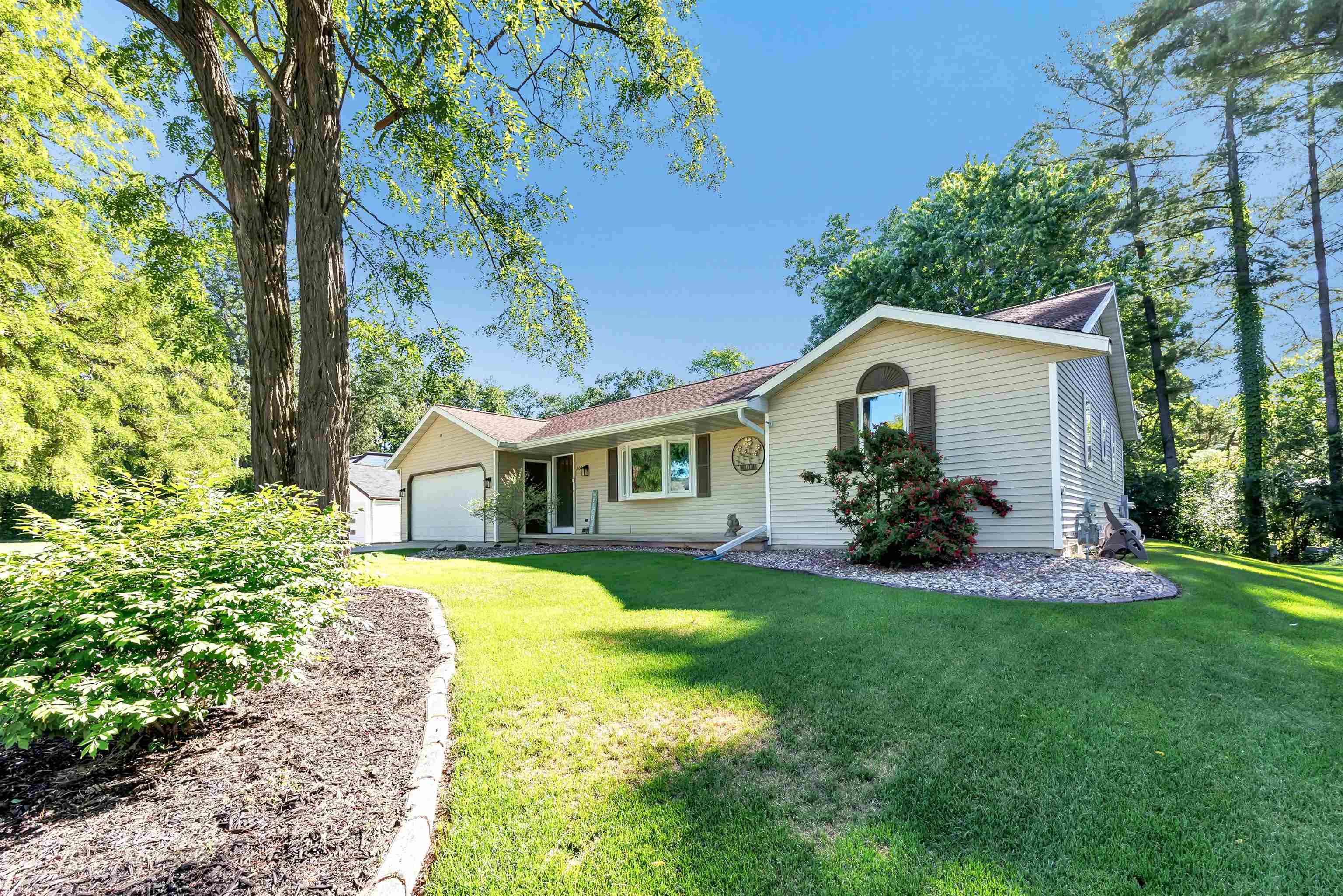 2035 South Point Road Green Bay, WI 54313 - Photo 30 of 36