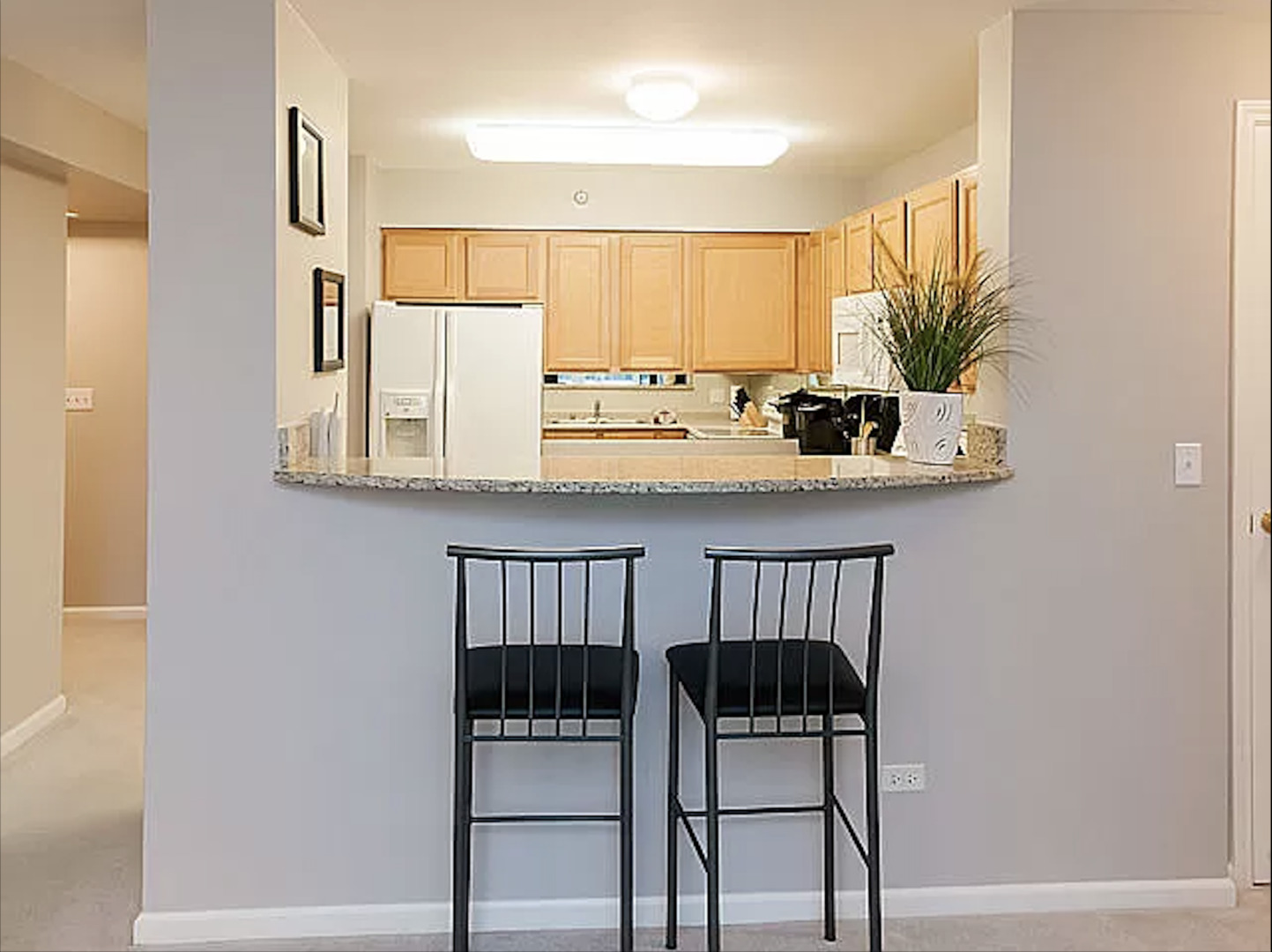 345 North LaSalle Drive, Unit 2505 Chicago, IL 60654 - Photo 4 of 16 a dining room with furniture and a potted plant