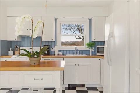 $10,000 | 415 Wapping Road, Portsmouth, RI 02871