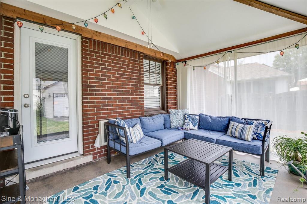 1624 Roslyn Road Grosse Pointe Woods, MI 48236 - Photo 27 of 31