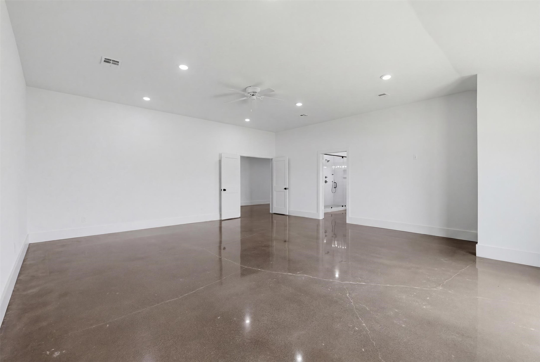 1589 County Road 252 Anderson, TX 77830 - Photo 20 of 50 an empty room with an entryway