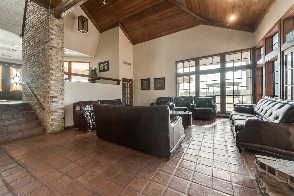 2652 Entrada Boulevard Irving, TX 75038 - Photo 23 of 28 a living room with furniture