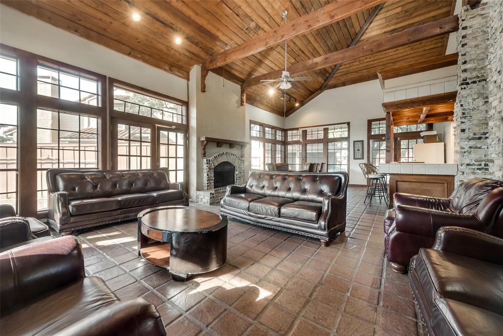 2652 Entrada Boulevard Irving, TX 75038 - Photo 24 of 28 a living room with furniture and a large window