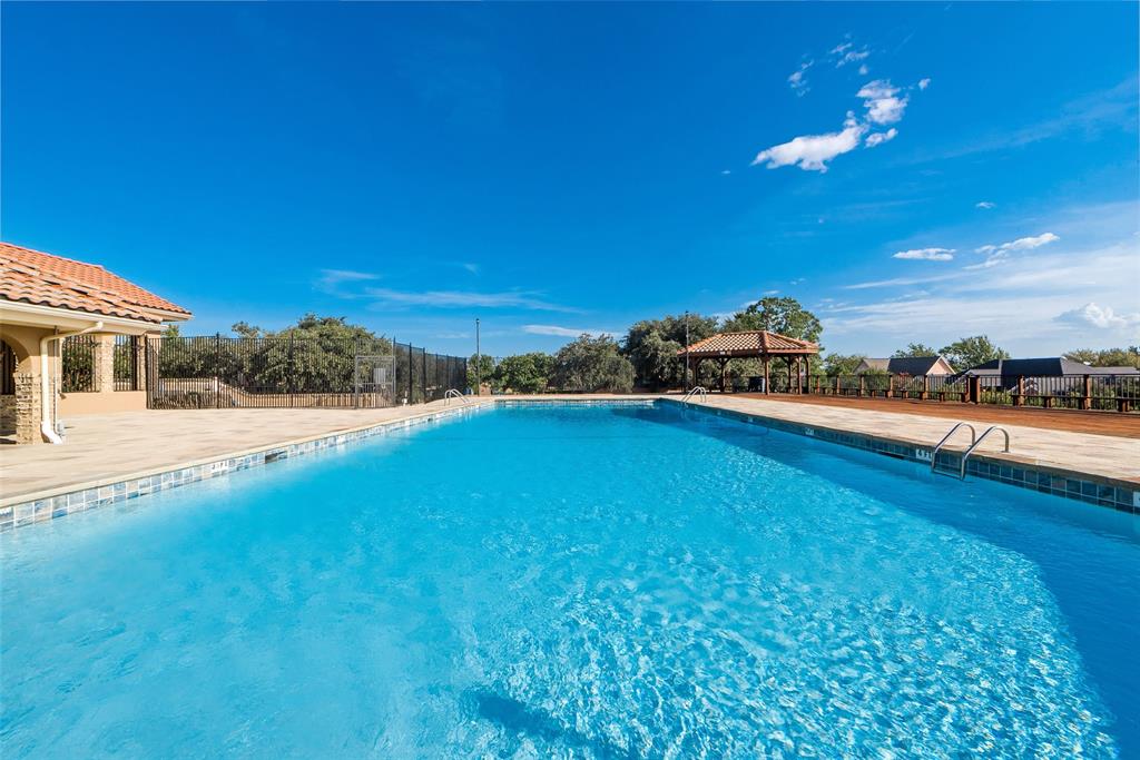 2652 Entrada Boulevard Irving, TX 75038 - Photo 28 of 28 a backyard of a house with table and chairs
