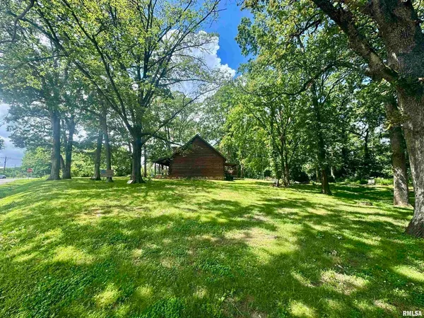 $235,000 | 9596 Fox Hunters Road, Benton, IL 62812