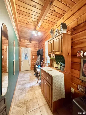 $250,000 | 9596 Fox Hunters Road, Benton, IL 62812