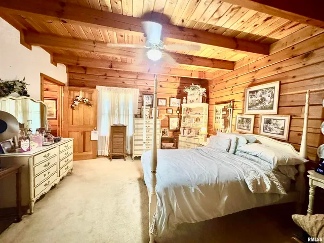 $250,000 | 9596 Fox Hunters Road, Benton, IL 62812