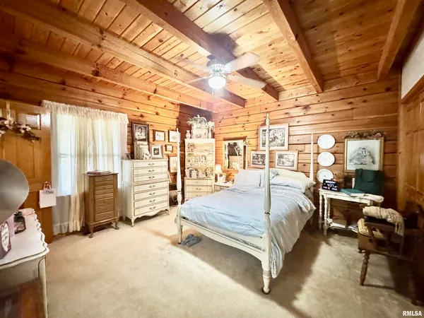 $235,000 | 9596 Fox Hunters Road, Benton, IL 62812