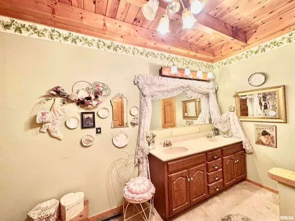 $235,000 | 9596 Fox Hunters Road, Benton, IL 62812