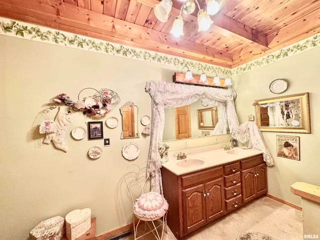 $250,000 | 9596 Fox Hunters Road, Benton, IL 62812