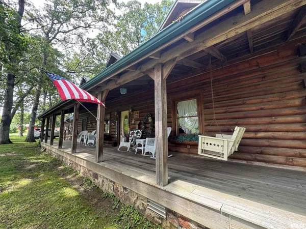 $235,000 | 9596 Fox Hunters Road, Benton, IL 62812