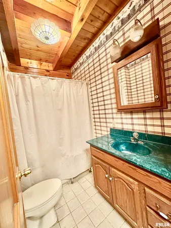 $235,000 | 9596 Fox Hunters Road, Benton, IL 62812