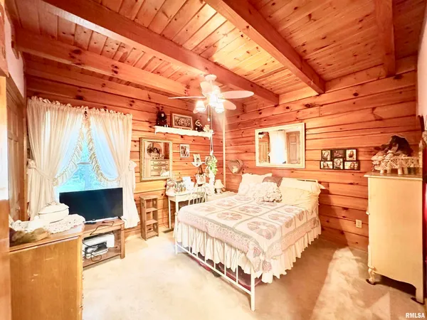 $235,000 | 9596 Fox Hunters Road, Benton, IL 62812