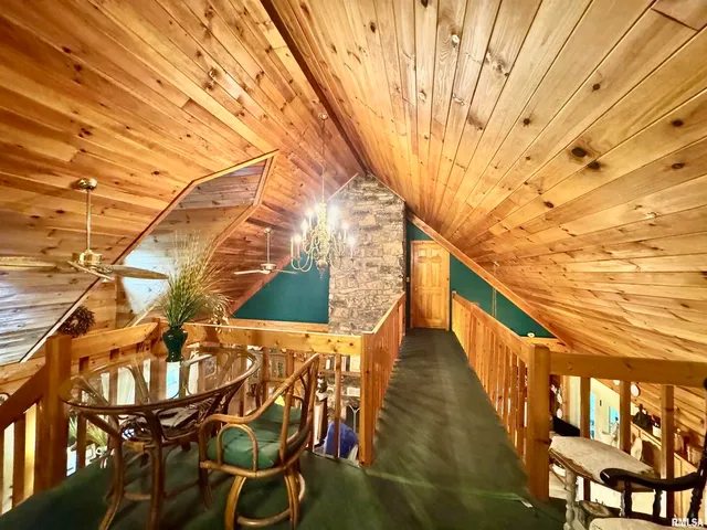 $250,000 | 9596 Fox Hunters Road, Benton, IL 62812