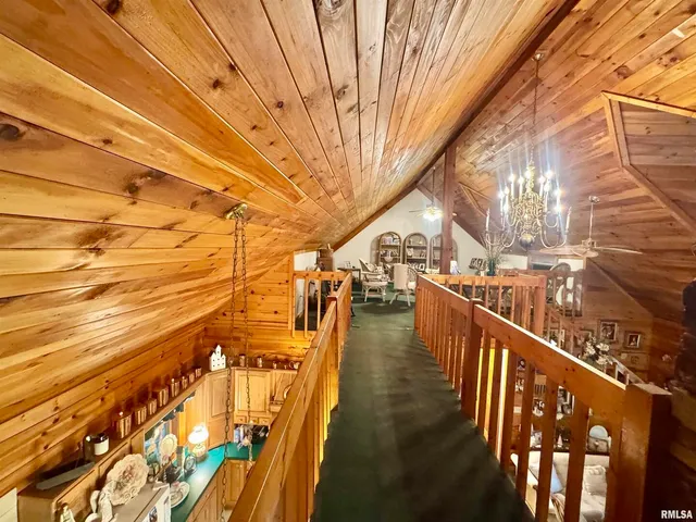 $250,000 | 9596 Fox Hunters Road, Benton, IL 62812