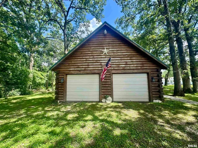 $250,000 | 9596 Fox Hunters Road, Benton, IL 62812