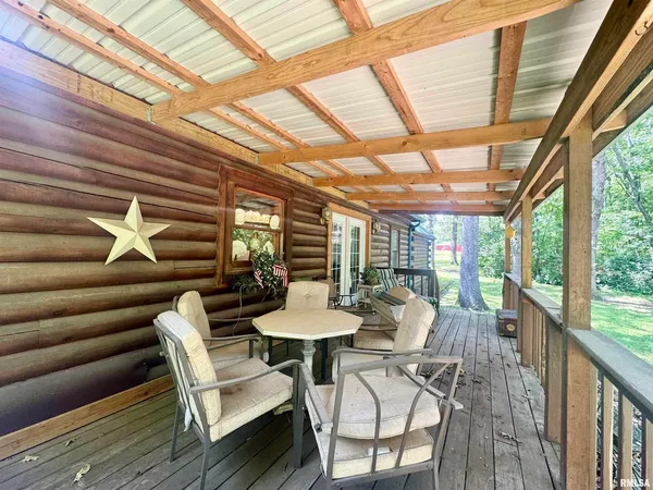 $235,000 | 9596 Fox Hunters Road, Benton, IL 62812