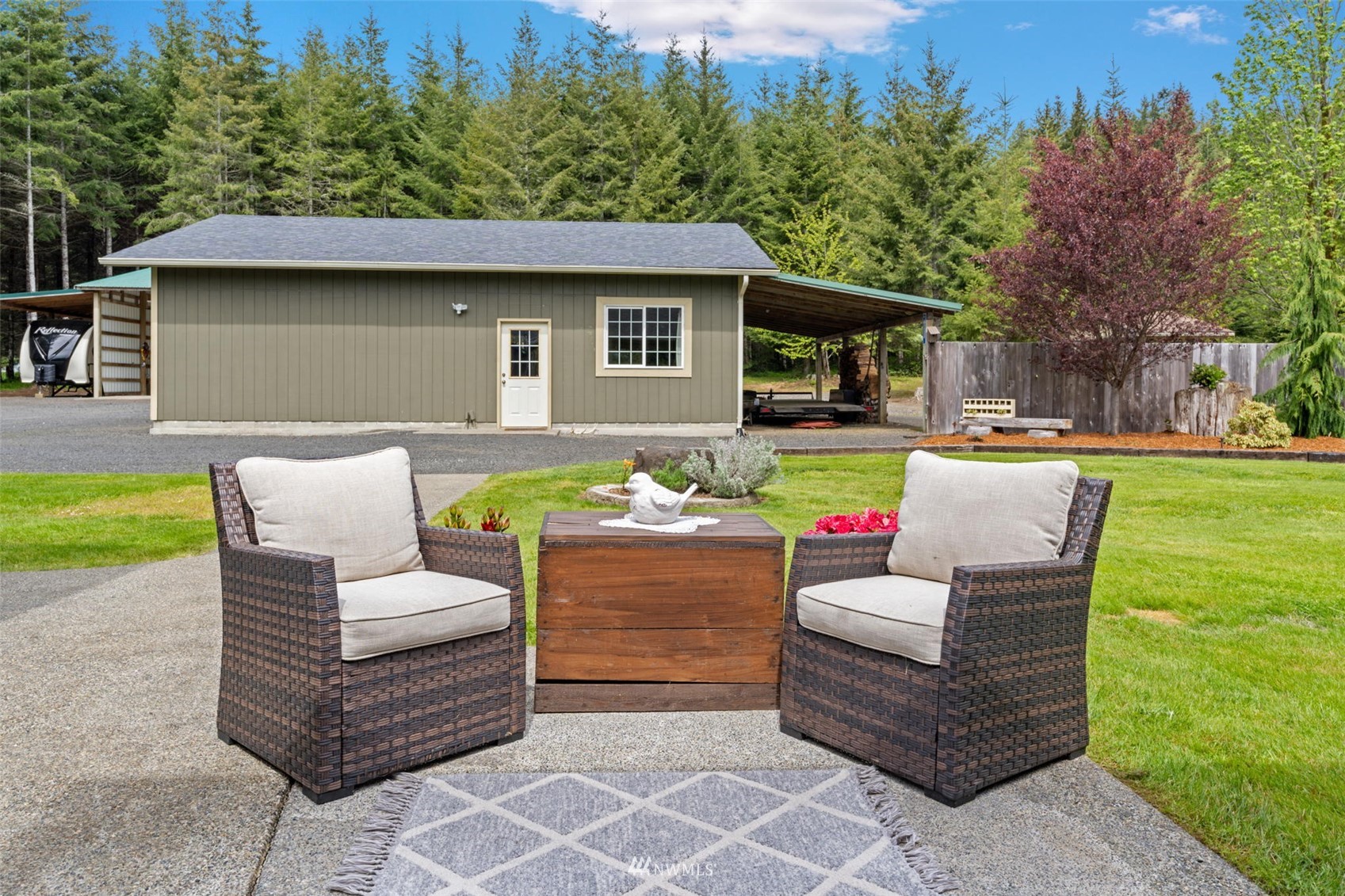 280 Chandler Road Chehalis, WA 98532 - Photo 33 of 40 a view of a patio with couches chairs and a yard