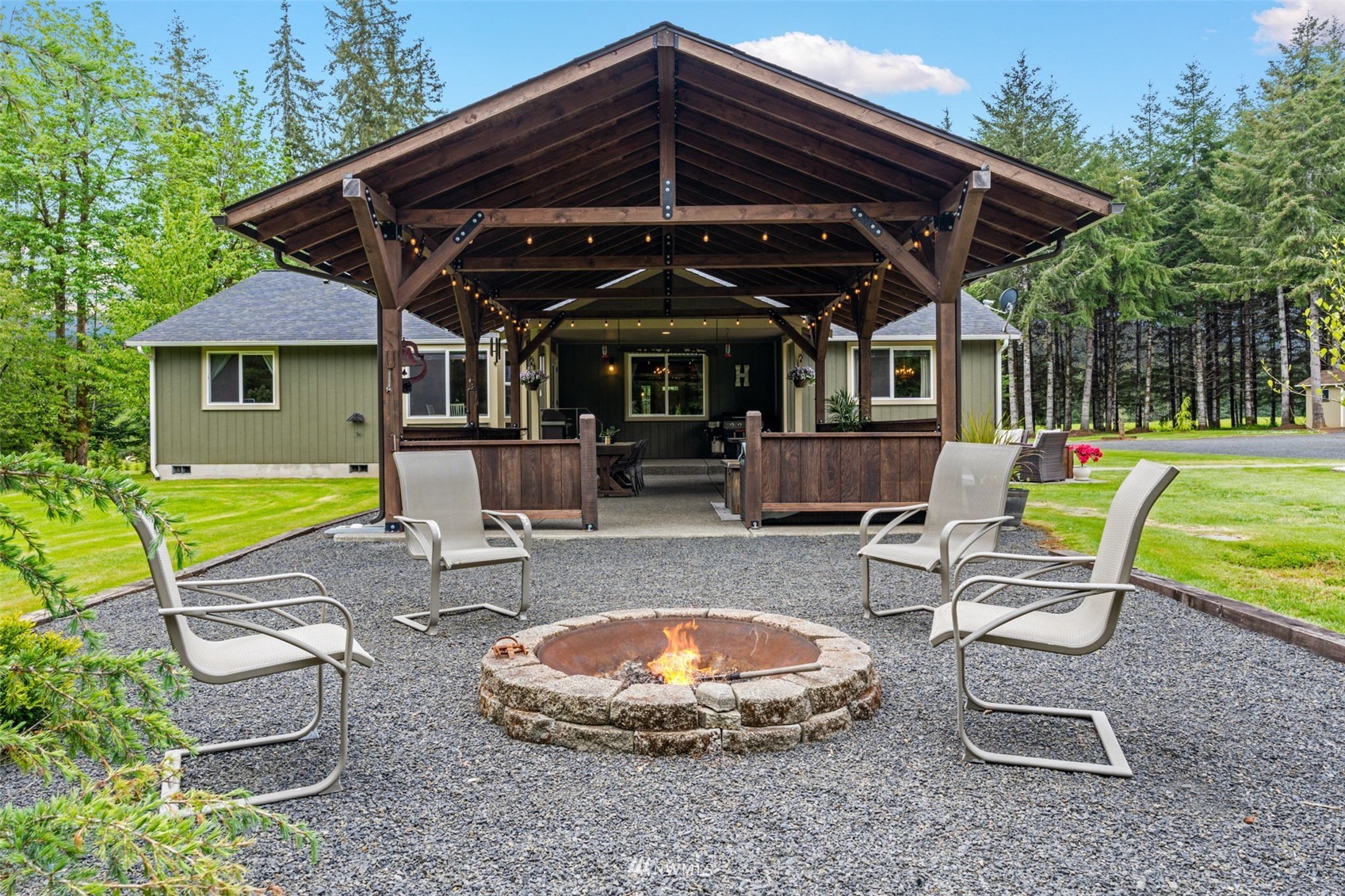 280 Chandler Road Chehalis, WA 98532 - Photo 4 of 40 a patio with a table and chairs