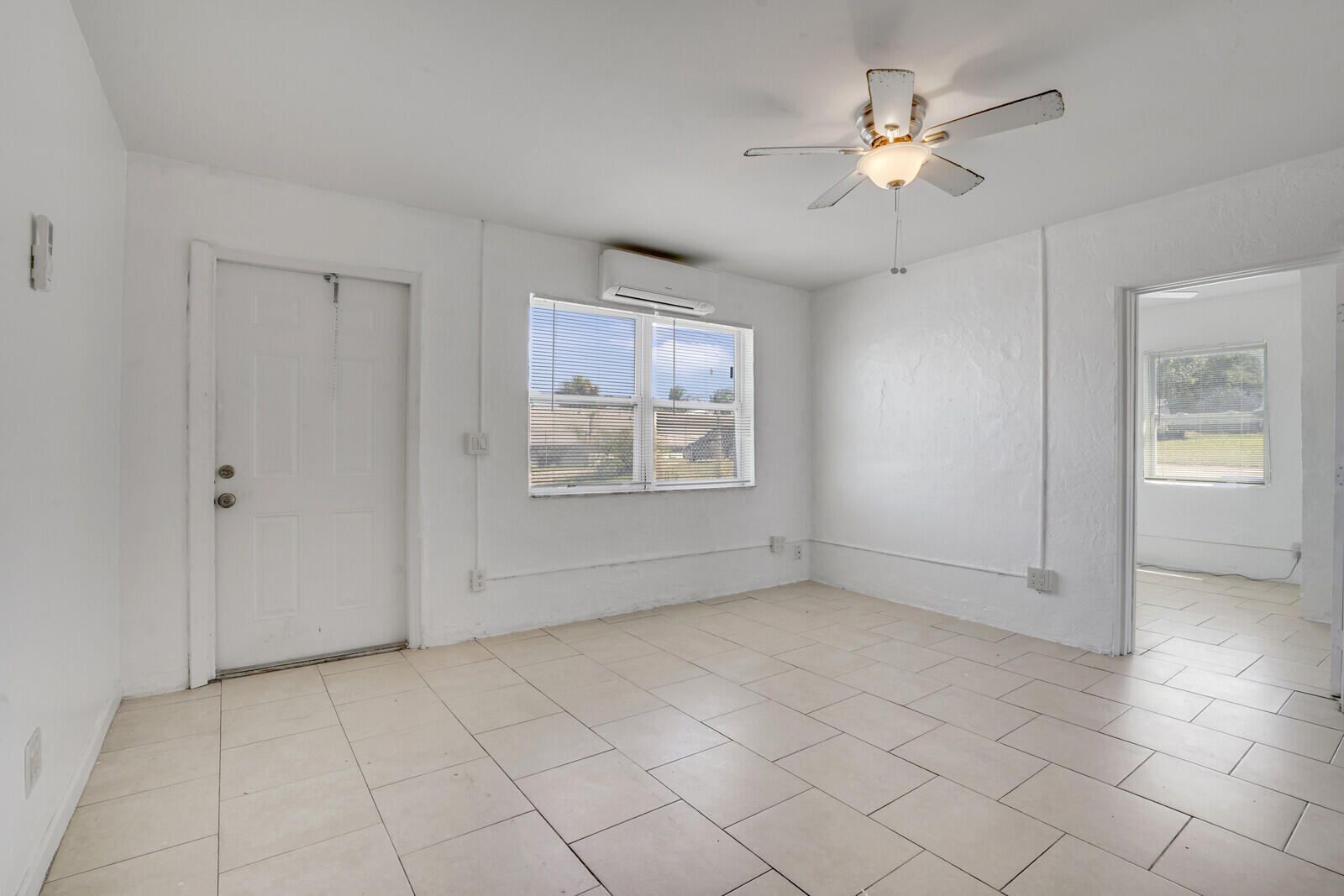 1127 West 28th Street, Unit A Riviera Beach, FL 33404 - Photo 3 of 17 03_image_3_mls