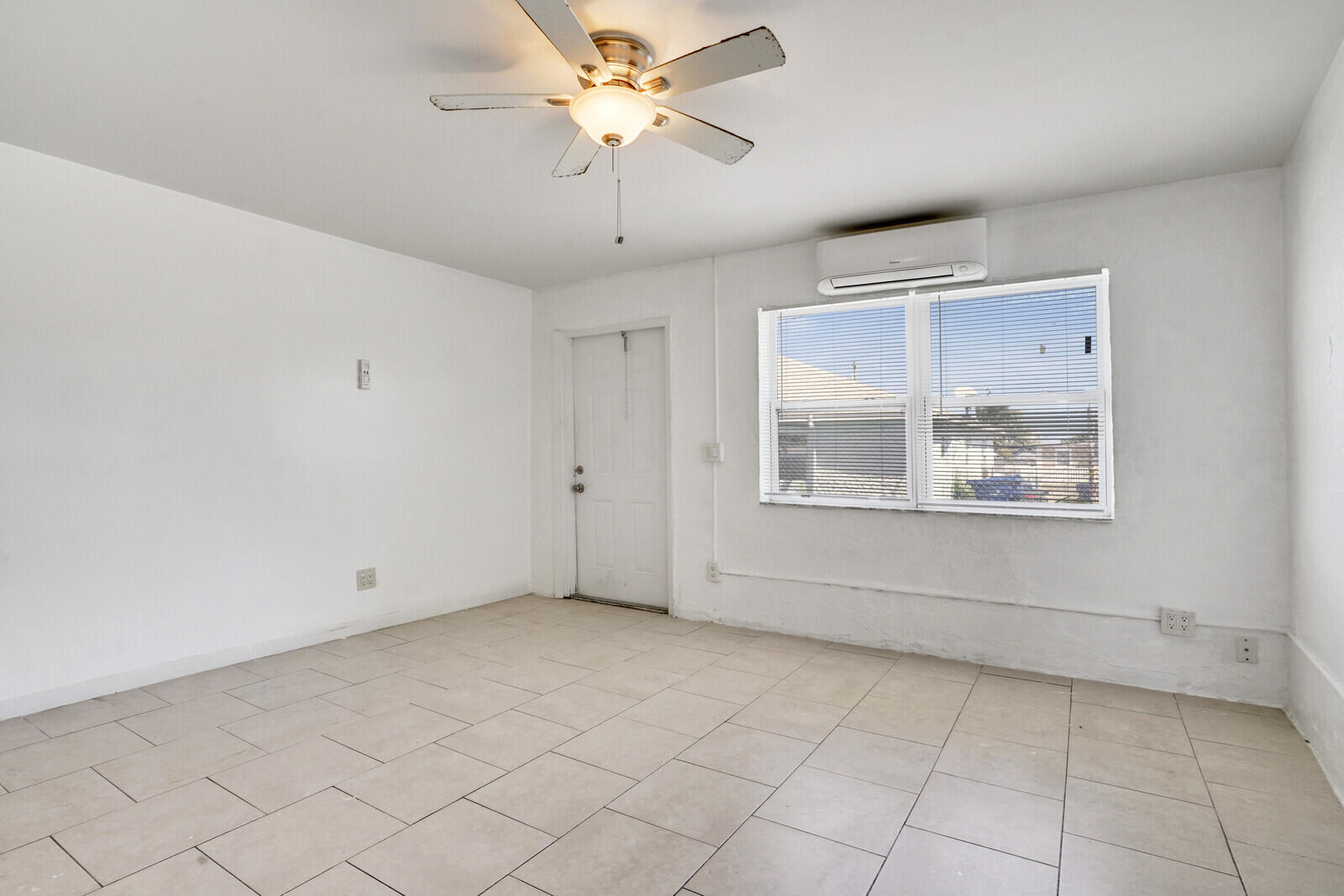 1127 West 28th Street, Unit A Riviera Beach, FL 33404 - Photo 4 of 17 04_image_4_mls