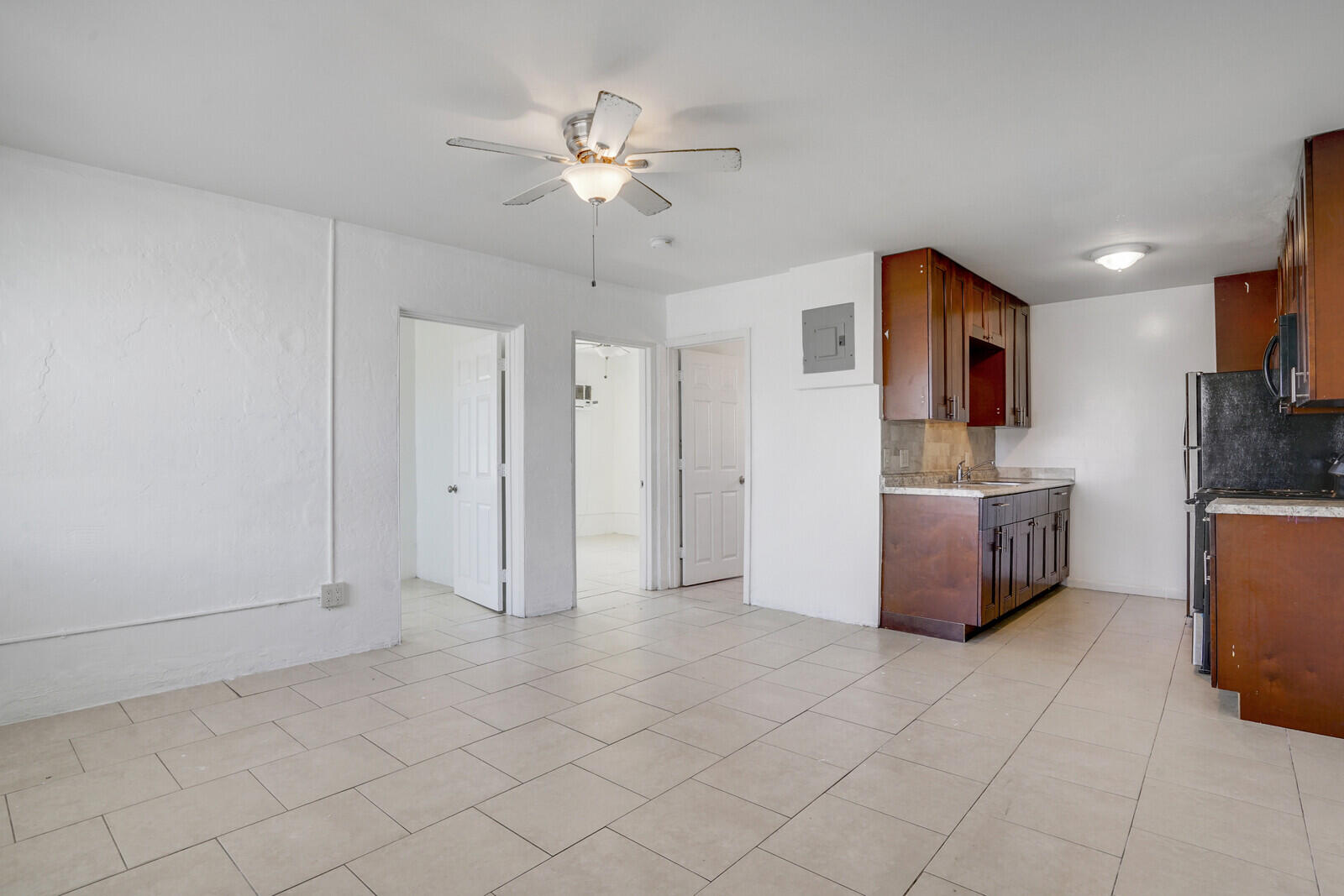 1127 West 28th Street, Unit A Riviera Beach, FL 33404 - Photo 5 of 17 05_image_5_mls