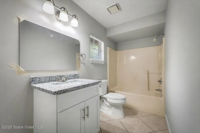 a view of a room with an empty space