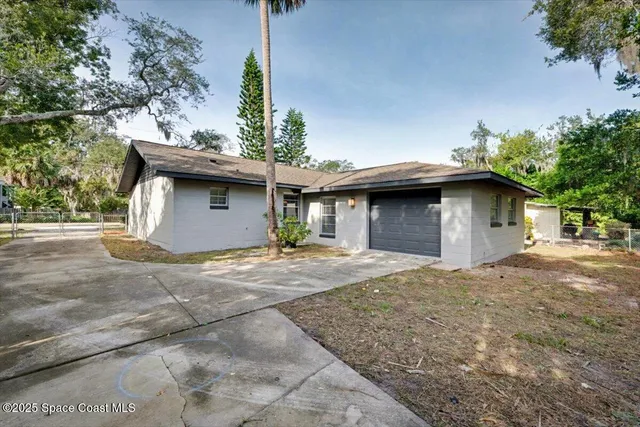 a view of a house with a outdoor space