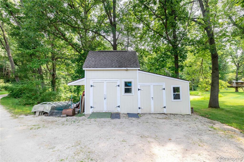 5676 Cullen Road Fenton, MI 48430 - Photo 40 of 46