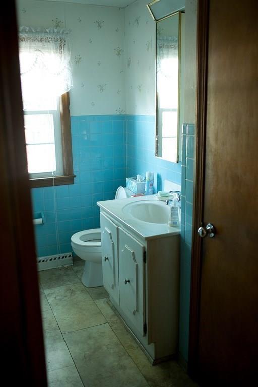 280 Harkness Avenue Springfield, MA 01118 - Photo 20 of 36 a bathroom with a toilet sink and mirror