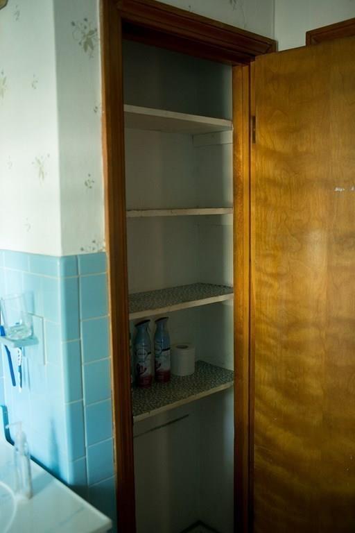 280 Harkness Avenue Springfield, MA 01118 - Photo 23 of 36 a bathroom with a shower