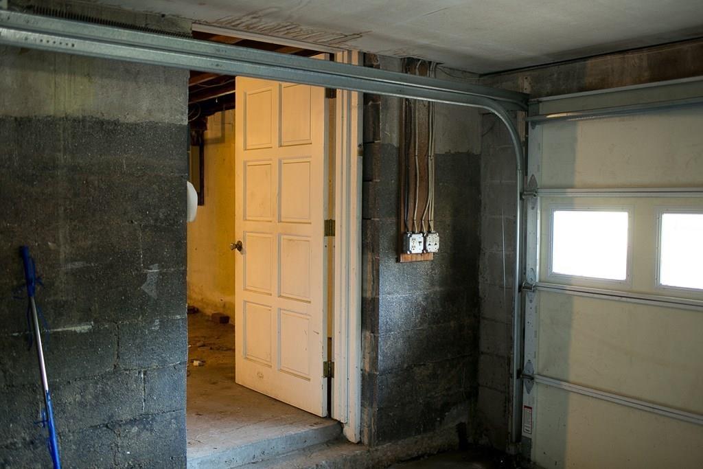 280 Harkness Avenue Springfield, MA 01118 - Photo 30 of 36