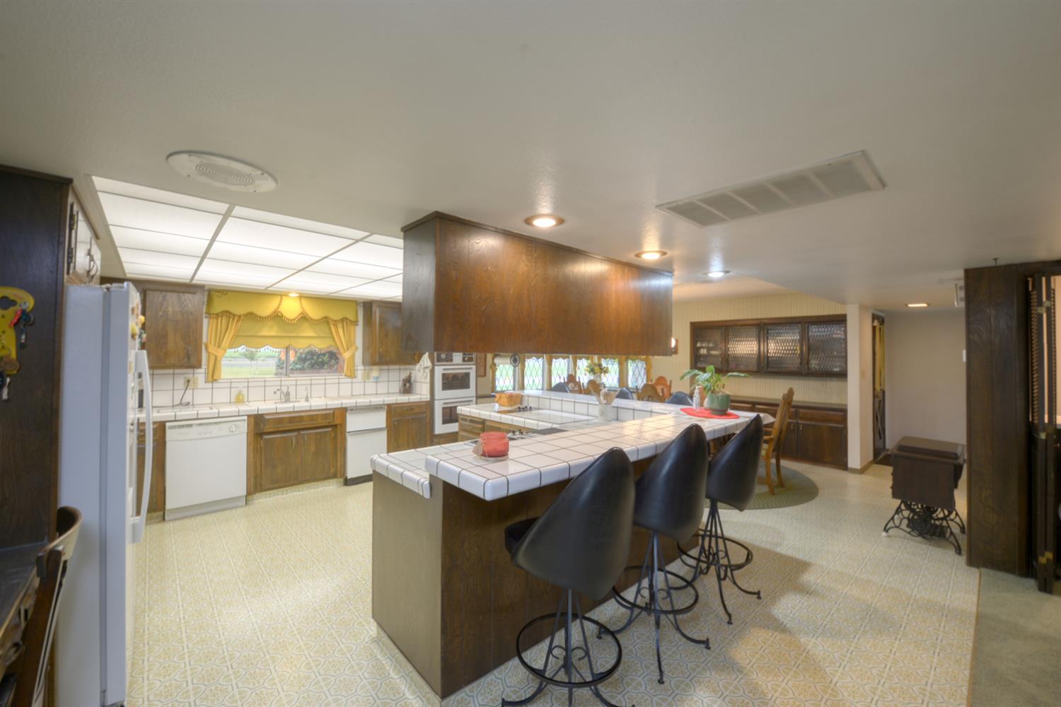 1471 Highway 33 Gustine, CA 95322 - Photo 13 of 57 a large kitchen with a table and chairs in it
