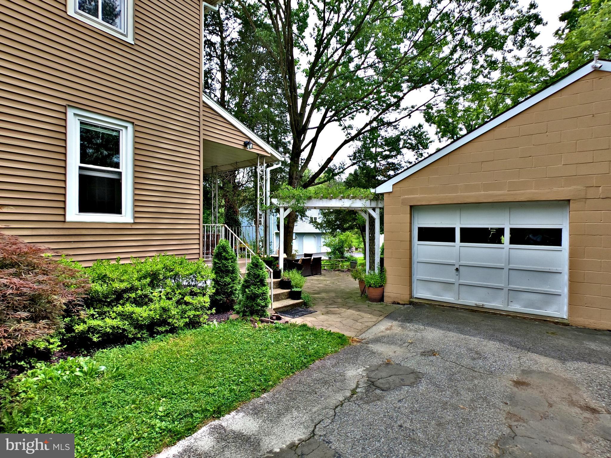 496 Church Road Reading, PA 19607 - Photo 4 of 40