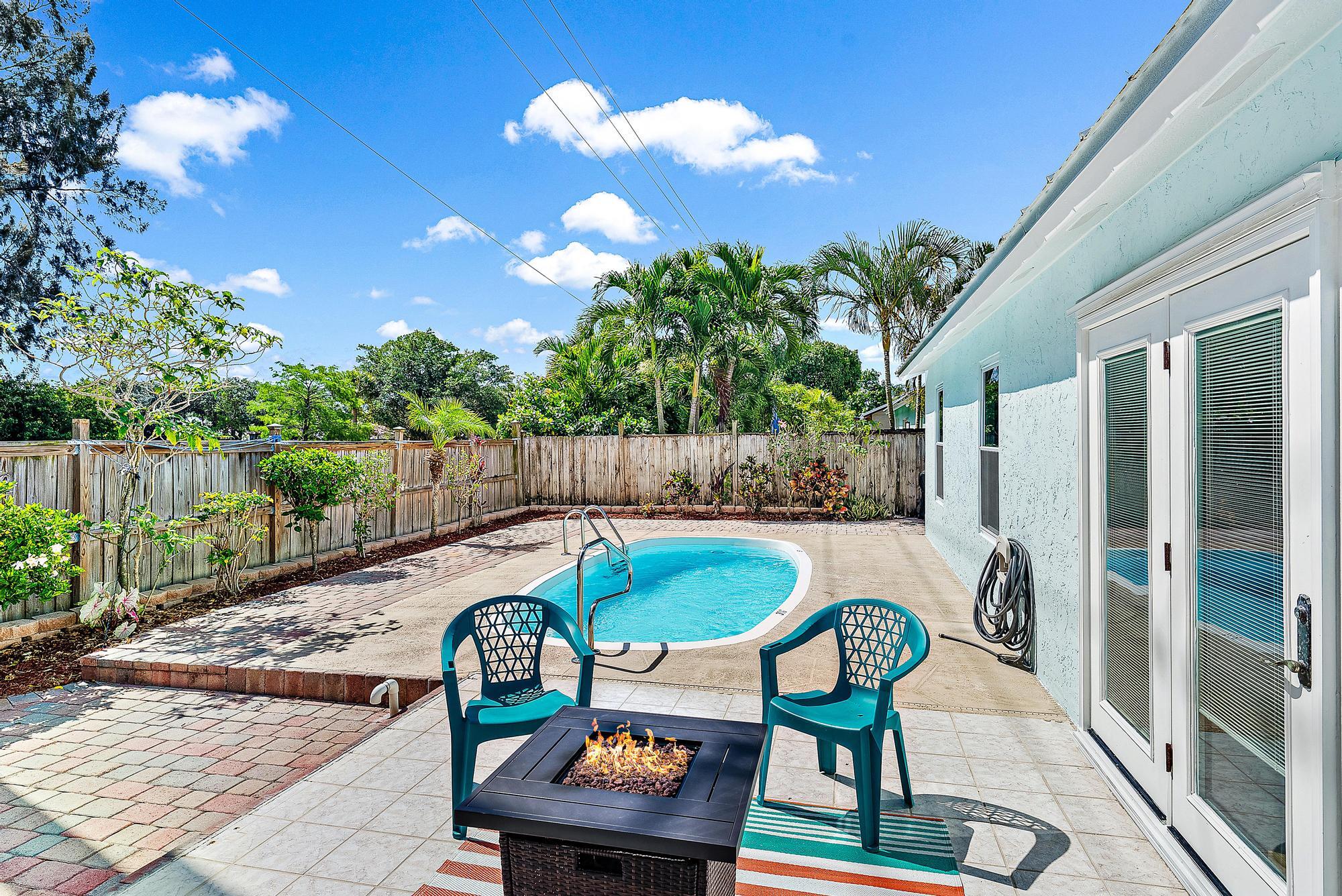 162 Greentree Circle Jupiter, FL 33458 - Photo 15 of 17 162 Greentree Cir-14