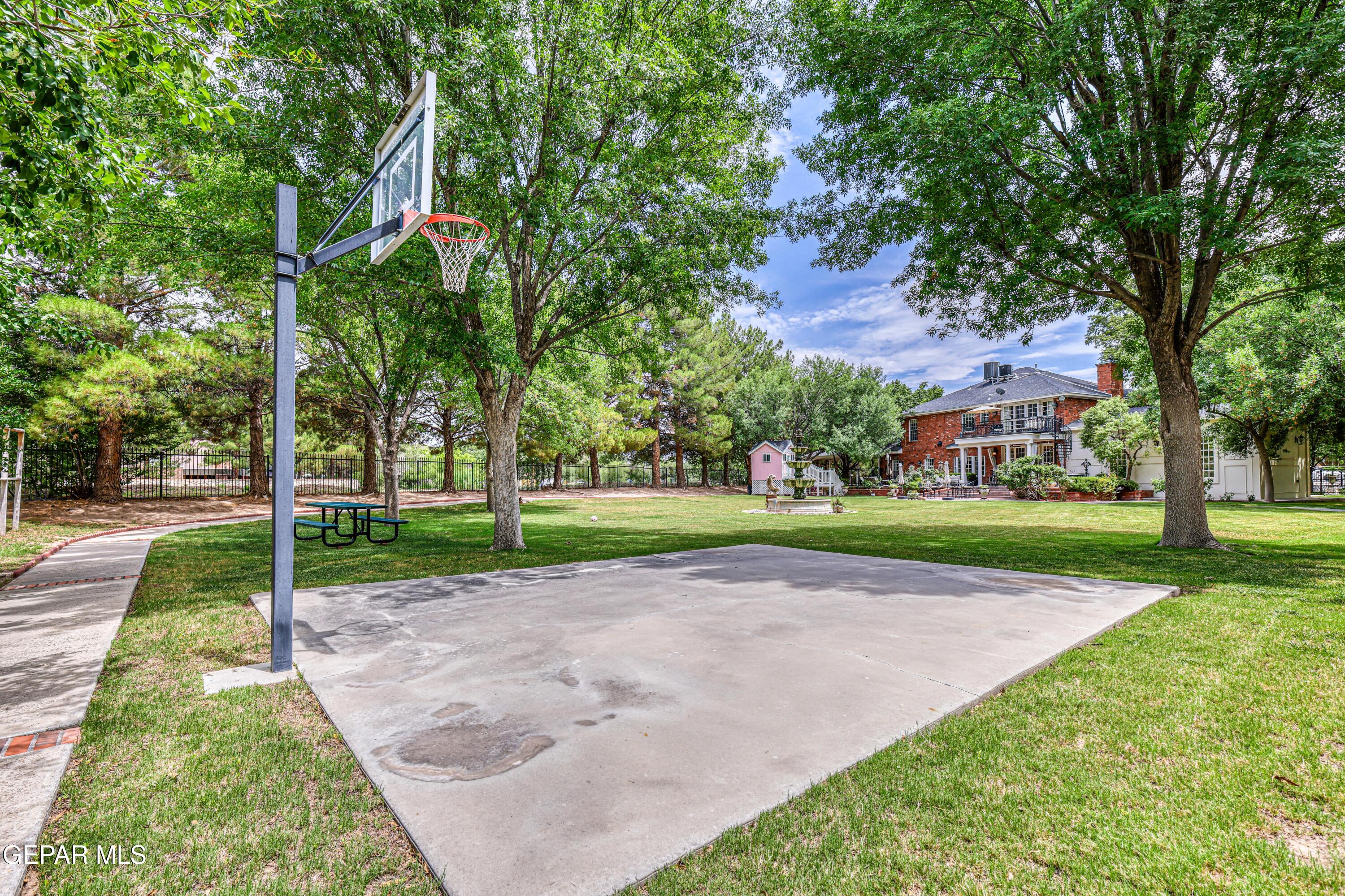 501 Country Club Road El Paso, TX 79932 - Photo 84 of 88 a view of a park with tree s