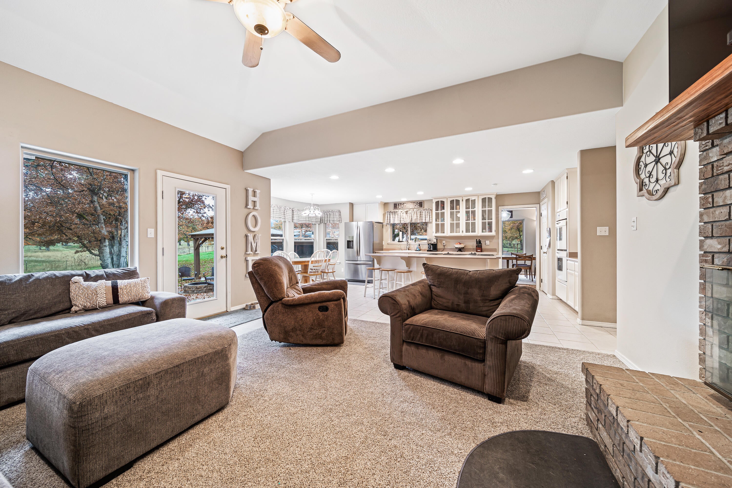 11381 Meadows Road White City, OR 97503 - Photo 12 of 46 12