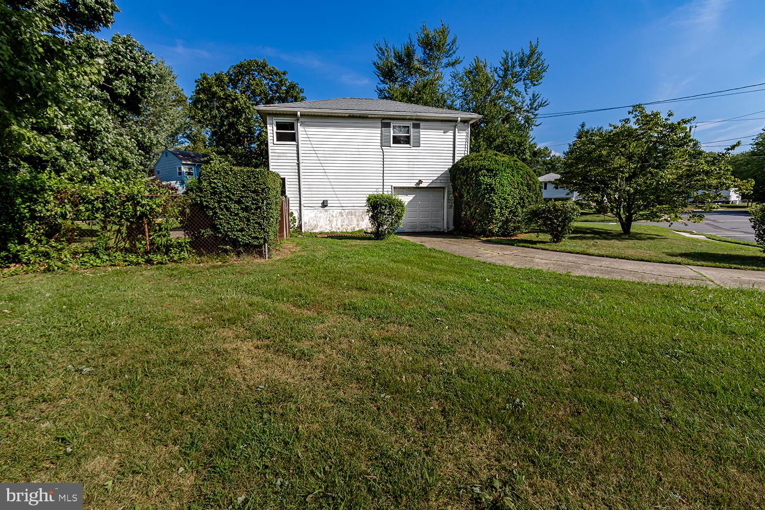 50 Hilton Road Mount Holly, NJ 08060 - Photo 17 of 21 left side yard