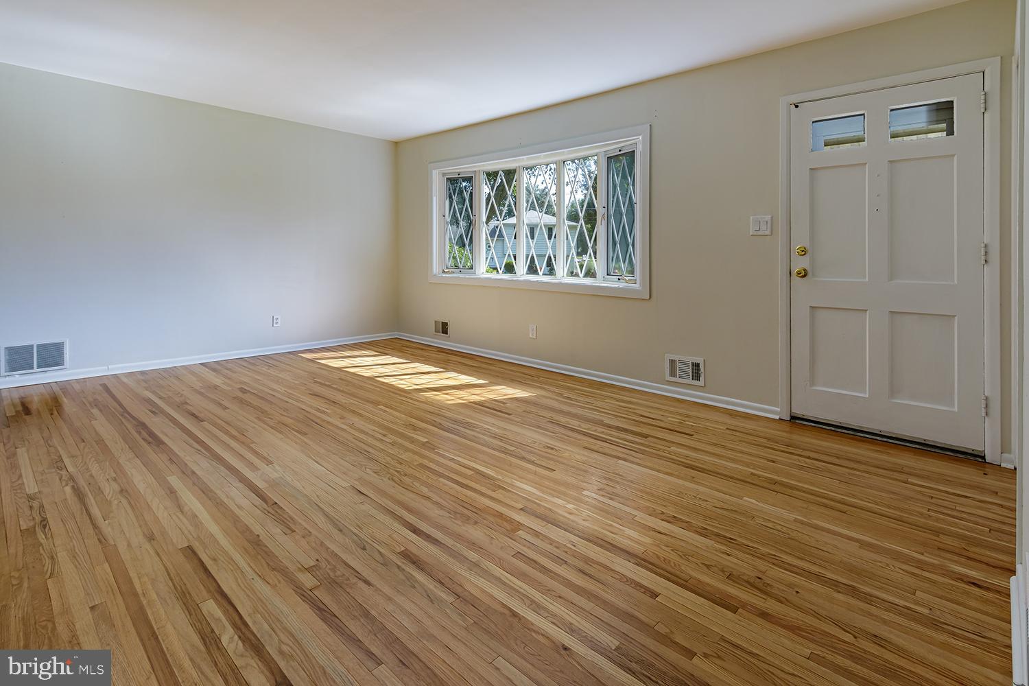50 Hilton Road Mount Holly, NJ 08060 - Photo 3 of 21 Living Room